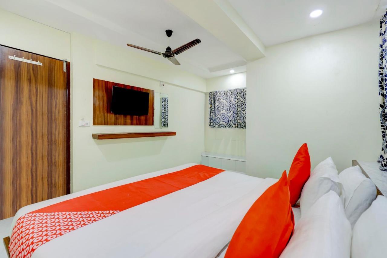 Oyo 67789 Hotel Savera Ahmedabad Esterno foto