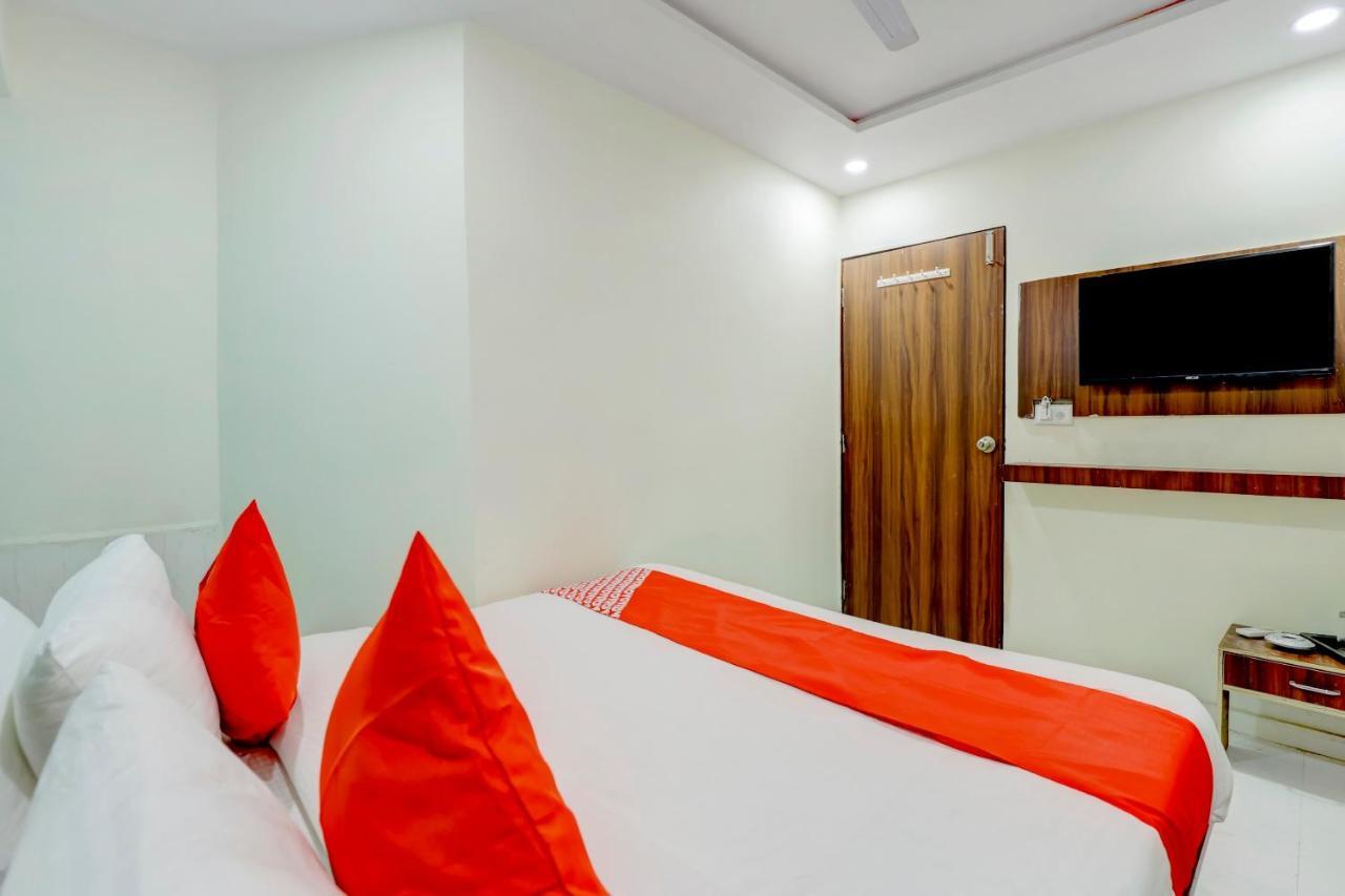 Oyo 67789 Hotel Savera Ahmedabad Esterno foto
