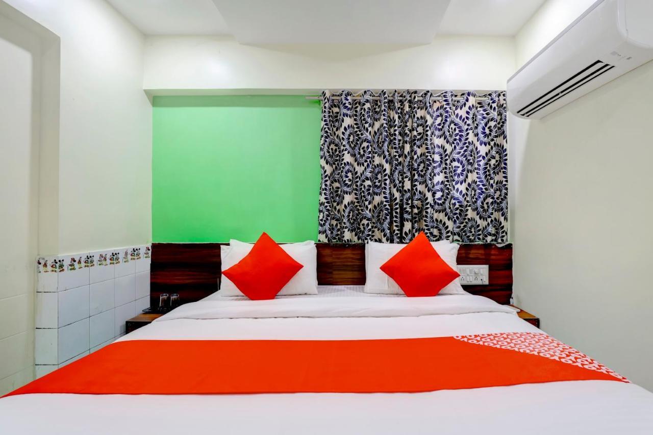 Oyo 67789 Hotel Savera Ahmedabad Esterno foto